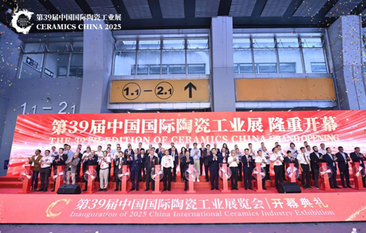 榮譽為階?深耕不輟——能強瓷磚榮膺“中國輕工陶瓷行業(yè)數(shù)字化轉(zhuǎn)型先進企業(yè)”